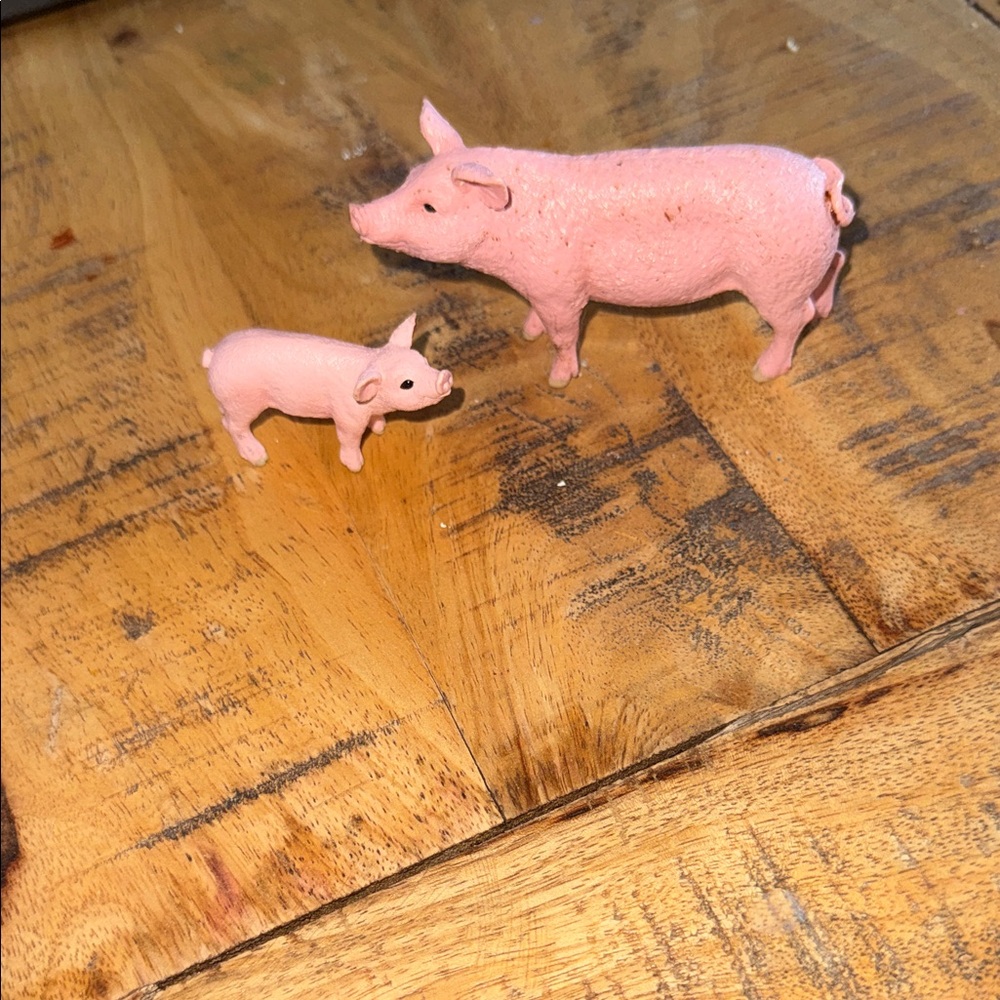SCHLEICH Pink Pig Figurine Set for Small Pets